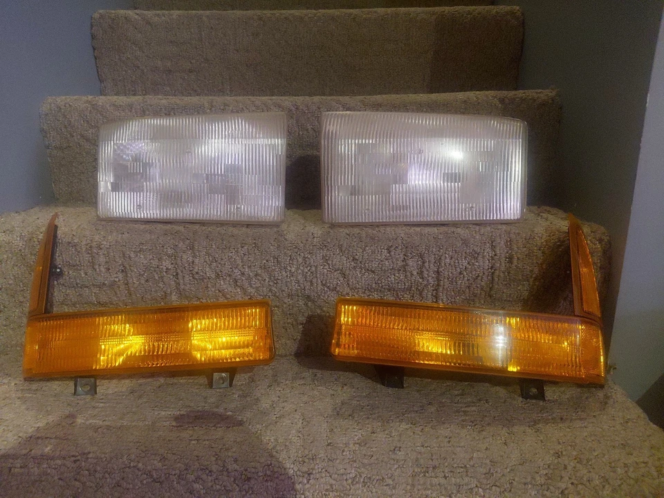 Conjunto de faros Ford Excursion 2000  Foto 1 de 4