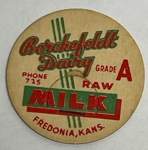 Tappo bottiglia latte vintage BERCKEFELDT DAIRY, Fredonia, KS Kansas - Foto 1 di 2
