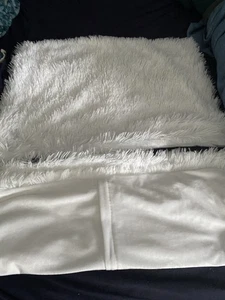 2er Set Reinweiß Shaggy Lange Kunstfell Kissenbezüge - 20" x 25" - Neu - Bild 1 von 2