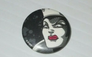 DISNEY EVIL QUEEN WITCH FROM SNOW WHITE & THE SEVEN DWARFS PINBACK BUTTON PIN - Bild 1 von 1