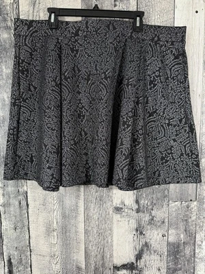 Falda Damasco Torrid Negra Plateada Brillante con Bolsillos Talla 2/18-20/2X Foto 1 de 4