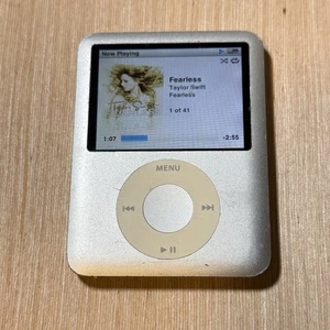 iPod Nano 3a Generazione 8GB SilverModel: A1236 Testato Buono con 1020 Canzoni Leggi Info Blw! - Foto 1 di 13