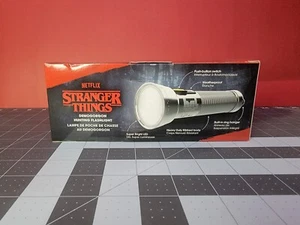 Netflix offizielle Stranger Things Demogorgon Retro Jagd LED Taschenlampe 2022 - Bild 1 von 4