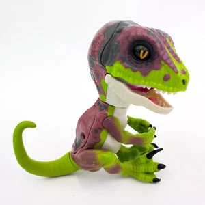 Untamed Fingerlings Rapter Stealth Green Dinosaur Vilociraptor Wow Wee Works - Picture 1 of 7