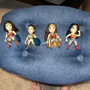 Lot Of 4 JADA 4" METALS BATMAN V SUPERMAN WONDER WOMAN (ALTERNATE VERSION) - Picture 1 of 3