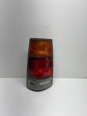 1991-1997 ISUZU AMIGO LUZ TRASERA IZQUIERDA LADO CONDUCTOR LÁMPARA OEM, 166-58370B Foto 1 de 4