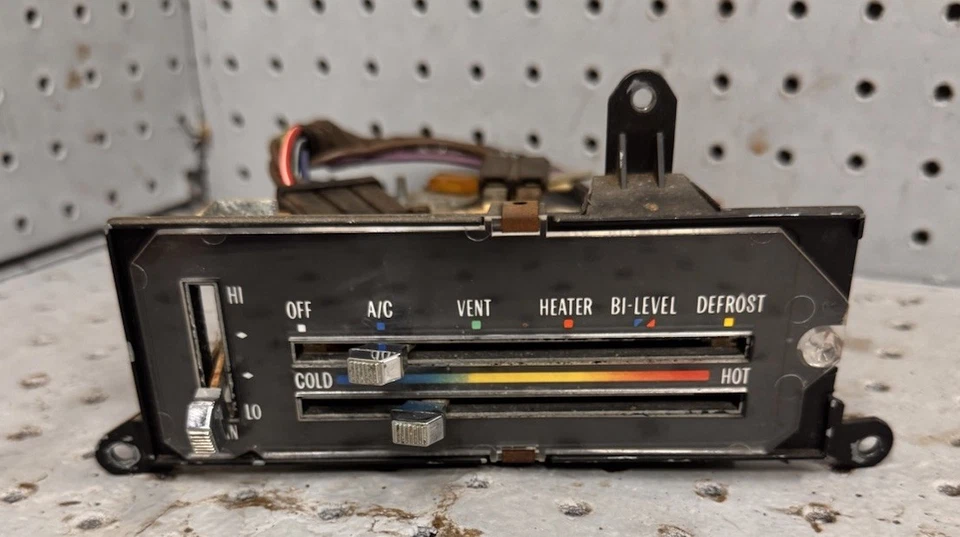 1973 - 1974 Pontiac Grand Prix кондиционер управления температуры переменного тока Can Am - Изображение 1 из 3