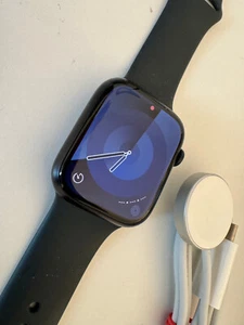 Apple Watch Series 7 45mm Aluminiumgehäuse mit Sportarmband - Mitternacht (GPS + - Zdjęcie 1 z 5