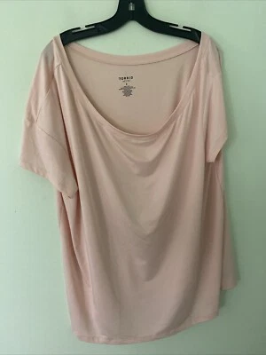 Camiseta Torrid Active Rosa Manga Corta Poli Elástica 2/2X 18/20 Foto 1 de 3