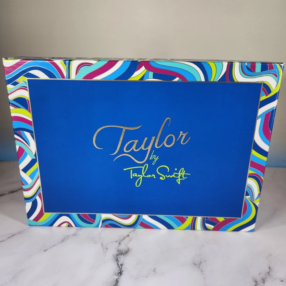 Taylor By Taylor Swift подарочный набор парфюмерный спрей, лосьон для тела, щетка для пудры для тела - Изображение 1 из 4