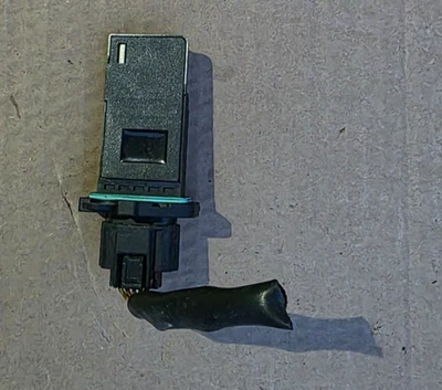 Sensor de flujo de masa de aire Hitachi MAF0031 para Infiniti G37 Nissan Cube Suzuki Equator Foto 1 de 3