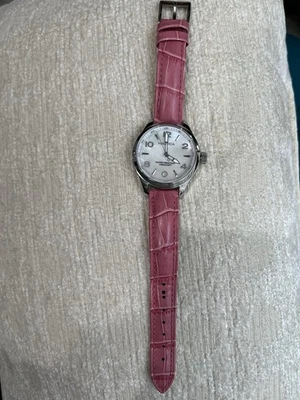 Reloj Náutico Mujer Correa Cuero Rosa Necesita Batería Foto 1 de 4