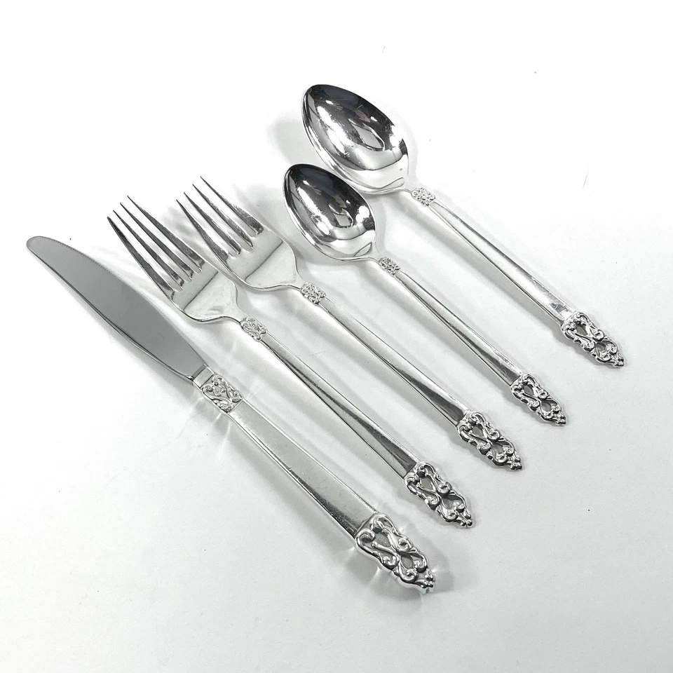 King Frederik / Royal Empress by 1847 Rogers Silverplate • 5-Piece Place Setting - Image 1 of 1