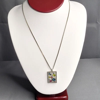 Collar colgante rectángulo cadena eslabones caja tono plata firmado M4M 18 pulgadas Foto 1 de 4