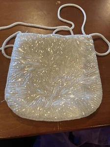 Cartera con cuentas La Regale vintage blanca correa trenzada hecha a mano - Imagen 1 de 7