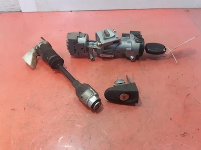  FORD FOCUS C MAX Lock Set  2004 - Image 1 of 4