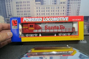 LIFE LIKE HO SCALE SANTA FE 3560 DIESEL LOCO ! RUNS & LIGHTED BUT PLEASE READ! - Picture 1 of 17