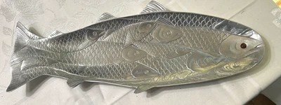 1988 ARTHUR COURT PRATO DE PEIXE alumínio, bandeja de salmão, com olho de cornalina, 18 1/2 " - Imagem 1 de 4