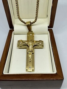 9ct  X-Large Yellow Gold filled Jesus Crucifix Cross Pendant Necklace Free  Box - Picture 1 of 8