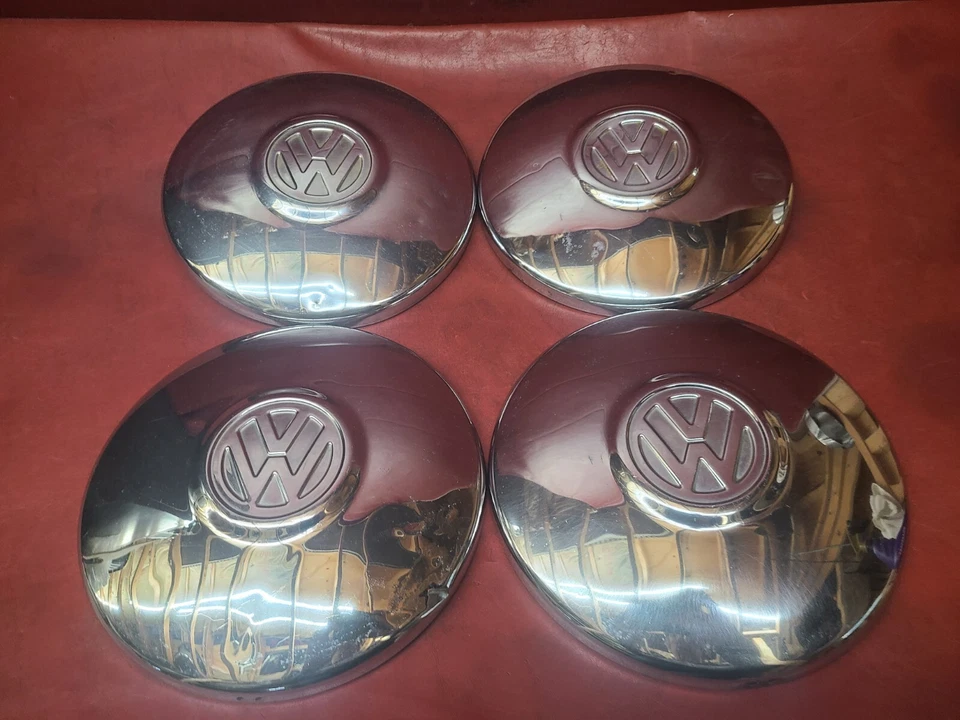 Juego de cuatro tapacubos plato perro coche furgoneta VW Beetle 1972-1979 Foto 1 de 4