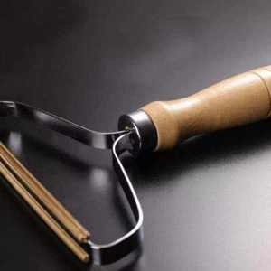 Removedor de pelusa removedor de pelo de mascotas raspador de alfombras cepillo herramienta limpiadora - Imagen 1 de 5