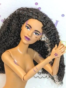 Mattel Disney ZOMBIES 2 Willa MUÑECA DESNUDA Pelo Rizado TATUAJES DE HOMBRE LOBO Para ÚNICO EN SU CLASE - Imagen 1 de 19