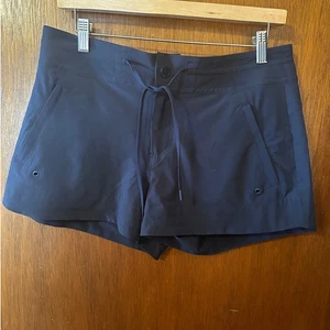 ATHLETA NAVY RUNNING SHORTS W/ZIP& SNAP CLOSURE; SIZE 8 - Picture 1 of 3