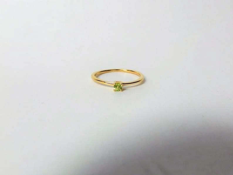 Natural Small Peridot Gemstone Solitaire Women's Band Ring 10k Solid Yellow Gold - Image 1 of 4