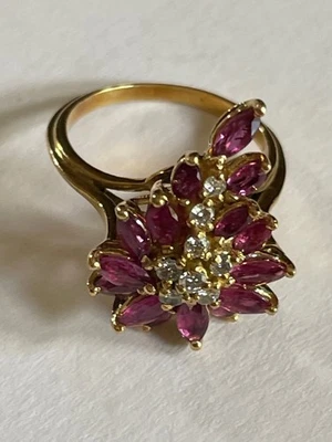 ANILLO VINTAGE ORO AMARILLO 18K CON RUBÍES Y DIAMANTES Foto 1 de 4