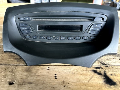 Ford KA RU8 Autoradio Radio CD 7356007820 28405899 - Bild 1 von 3