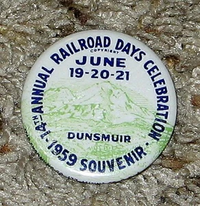 DUNSMUIR 1959 BUTTON RAILROAD DAYS CELEBRATION * MOUNT SHASTA & TRAIN ARTWORK - Picture 1 of 1