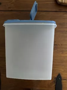 Vintage Tupperware Cereal Keeper Storage Container 1588-5 Blue Flip Top Lid 1590 - Picture 1 of 4