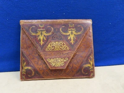 ANTIGUO BOLSO CLUTCH DE CUERO EN RELIEVE, CIRCA 1920, TAMAÑO 8 X 7 PULGADAS Foto 1 de 4