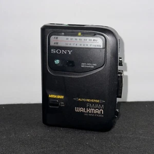 Radio Sony Walkman WM-FX303 - FM/AM testato funziona nastri/riavvolgimento non testato - ottimo - Foto 1 di 8