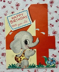 Linda tarjeta de felicitación de elefante flocado vintage troquelada de mediados de siglo cuarto cumpleaños - Imagen 1 de 3