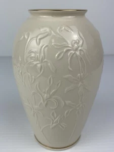 Vintage LENOX Made in USA 7” Tall Porcelain 3D Flowers Vase - Picture 1 of 6