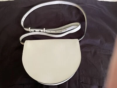 KATE SPADE 十字架/吊带皮革包 - 周六风格 - 白色半月 — 第 1/4 张图片