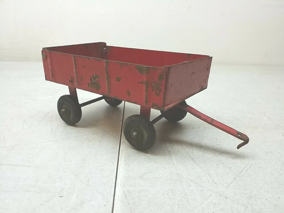 Vagón agrícola de acero prensado rojo IH con puerta trasera móvil juguete coleccionable fecha 1973 Foto 1 de 4