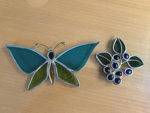 2 Vintage Buntglas Schmetterling & Trauben Sonnenfänger 4x7" Fensterhänger 🦋 - Bild 1 von 3