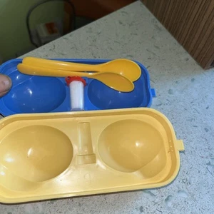 Eierbox Eieraufbewahrungs Box mit 2 Löffeln und kleinen Salzstreuer / wie DDR - Bild 1 von 3