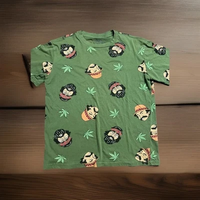 Мужская футболка с графикой», «Cheech & Chong Up in Smoke», «Зеленая футболка с принтом повсюду» - Изображение 1 из 4