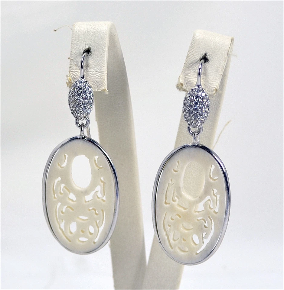 ORECCHINI IN ARGENTO 925 CON ZIRCONI BIANCHI E PENDENTI INCISI IN OSSO AGHT 0392 - Immagine 1 di 3