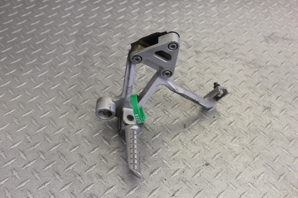 Kawasaki Ninja 600R ZX600C 1989 clavija trasera izquierda pasajero Foto 1 de 4