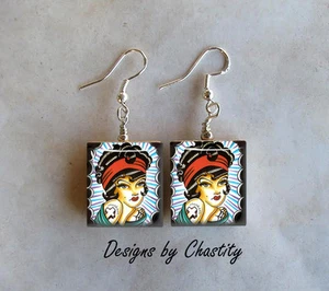 Rockabilly Ohrringe Tattoo Art Vintage Scrabble Charm Anhänger Pinup Girl Goth Gothic - Bild 1 von 1