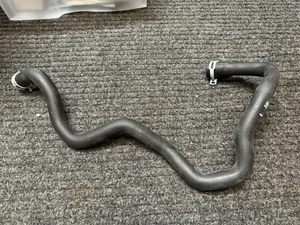 Ford Focus Mk3 Kühler Kühlmittelschlauch Original-Zubehör-Hersteller 1750417 BV6118472DC - Bild 1 von 5