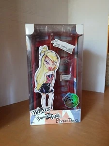 Cabina telefónica Bratz World London Pretty in Punk Bratz 2 Destination World MGA - Imagen 1 de 3