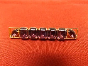 SCHÖNE VINTAGE AMETHYST STRASS GOLDFARBENE METALLSTAB BROSCHE - Bild 1 von 6