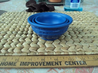 Juego Le Creuset (3) Tazas Medidoras Anidación Silicona Pellizco Cuencos Azul Cobalto Usado en Excelente Condición Foto 1 de 4