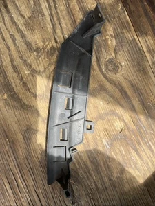 08-09 Soporte de parachoques delantero derecho Pontiac G8 OEM P/N 92263447 - Imagen 1 de 3