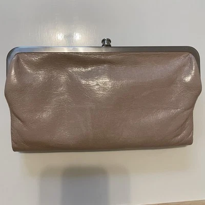 Cartera sin asas Hobo The Original Baby rosa cuero envejecido Lauren con bloqueo de beso Foto 1 de 4